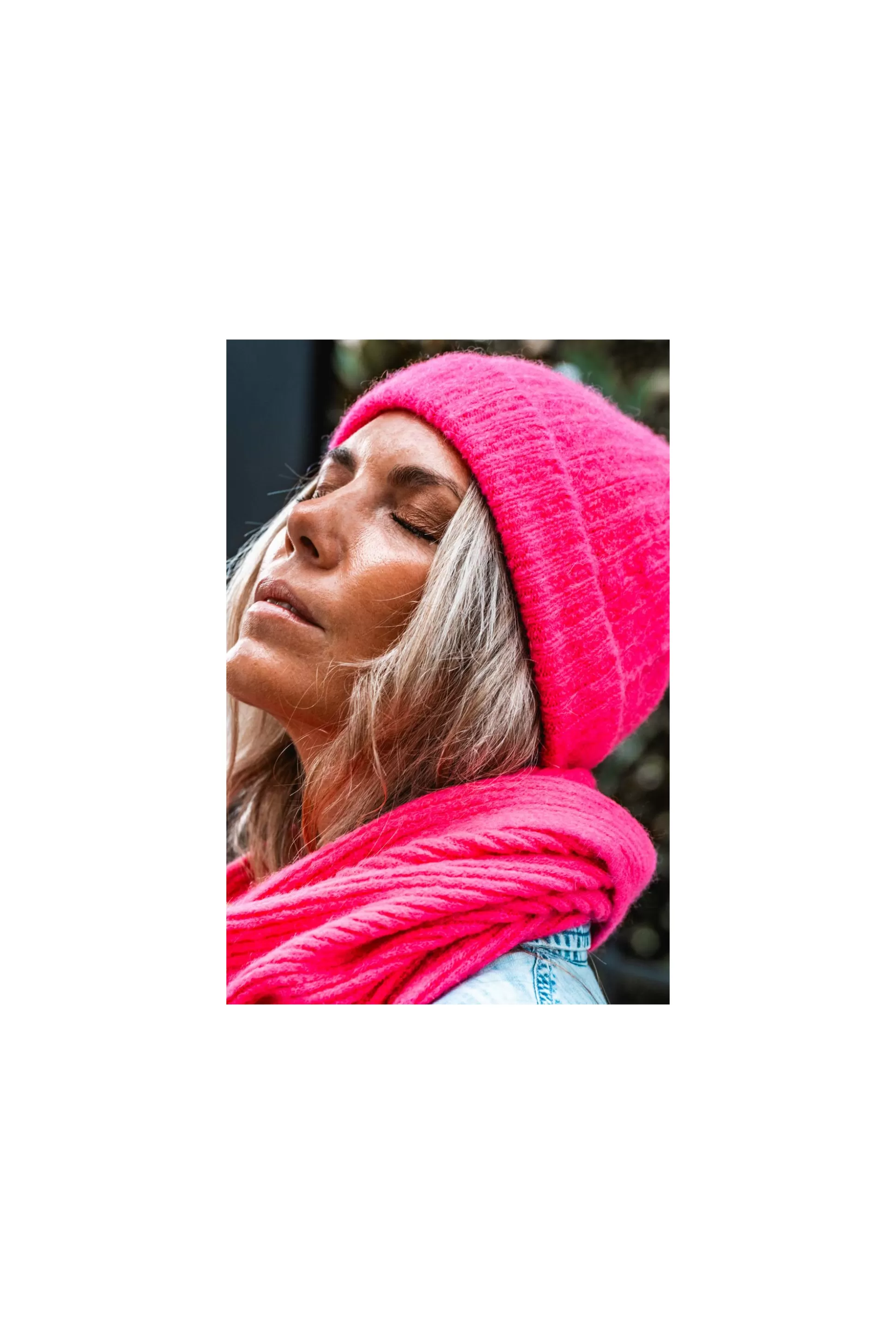 Cappellino in Pizzo Nuovo - Delizioso Color Fucsia per Donna, Accessori Moda Primavera 2024