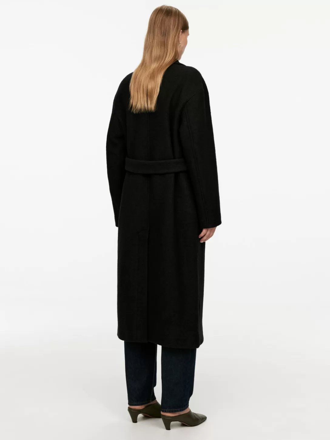 ARKET Cappotti in Bouclé e Giacche di Lana - Stile Nordico e Comfort Moderno