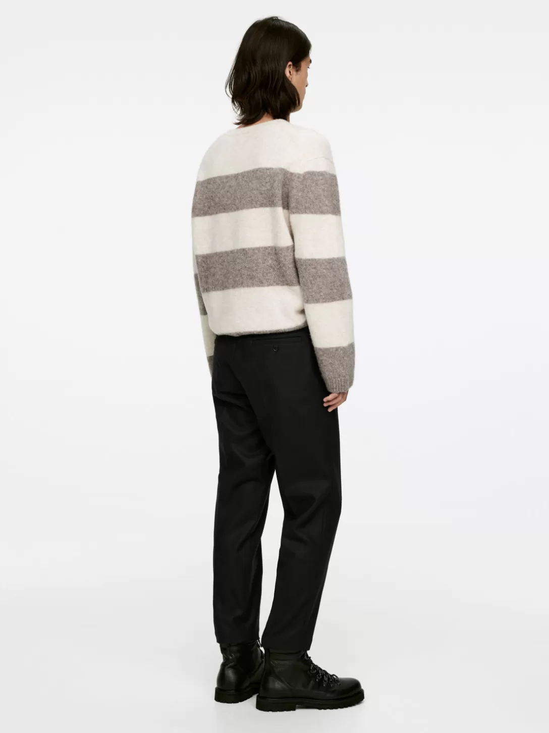 Pantaloni ARKET in Pura Lana con Gamba Rastremata - Eleganza Senza Tempo e Comfort Ottimale