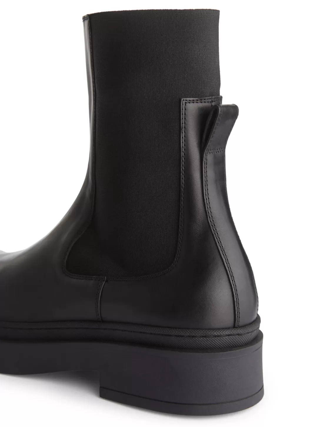 Stivaletti Chelsea con suola massiccia - Calzature invernali urbane ARKET