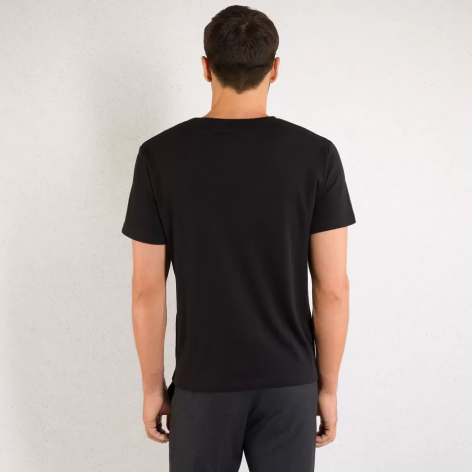 Stefano Ricci: Maglietta Classica con Scollo a Mezzo Collo - Acquista Online

（：  
Maglietta Essentials Uomo - Scollo Tondo Stefano Ricci  
Maglietta Iconica in Cotone Puro - Collezione Stefano Ricci  
Stefano Ricci Maglietta Uomo - Scollo Rotondo da Collezione  
Maglietta Oversize con Ricamo - Stefano Ricci Edizione Limitata  
Scollo Tondo Premium - Maglietta Lussuosa Stefano Ricci  
Stefano Ricci: Maglietta Essenziale con Scollo a Mezzo Collo  
Maglietta Unisex in Puro Cotone - Linea Classica Stefano Ricci）