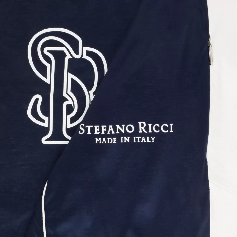 Giacca in Pelle di Daino con Rifiniture in Seta Tecnica - Stefano Ricci Stagione Primavera Autunno 

(Alternativa con elementi descrittivi:)
Pelle Rigenerata di Cervo e Tessuto Innovativo | Giaccone Stefano Ricci per Look Urbano Raffinato 

(Opzione dinamica con richiami stagionali:)
Sopravveste Stefano Ricci - Unione di Pelle Pregiata e Seta Performante per Autunno 2024 

(Variante con focus artigianale:)
Blouson Artigianale Stefano Ricci - Pelle di Daino Enfatizzata da Inserti in Seta Tecnologica