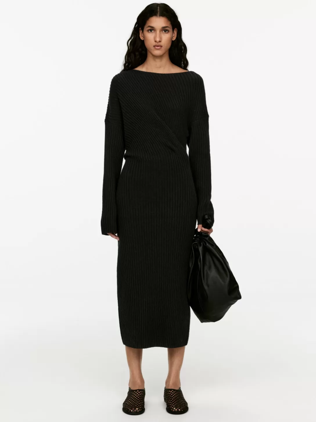 ARKET | Abito in Lana con Drappeggi + Eleganti Maglioni e Cardigan in Maglia