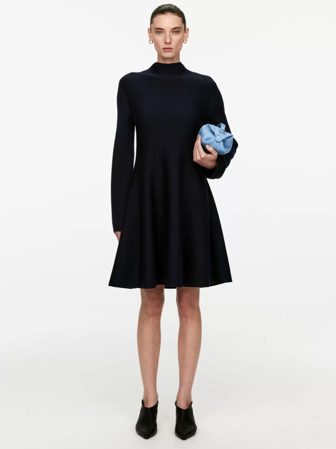 Maglioni e Cardigan ARKET - Abito in Maglia Doppia Tessuto, Ideale per Stagioni Fredde