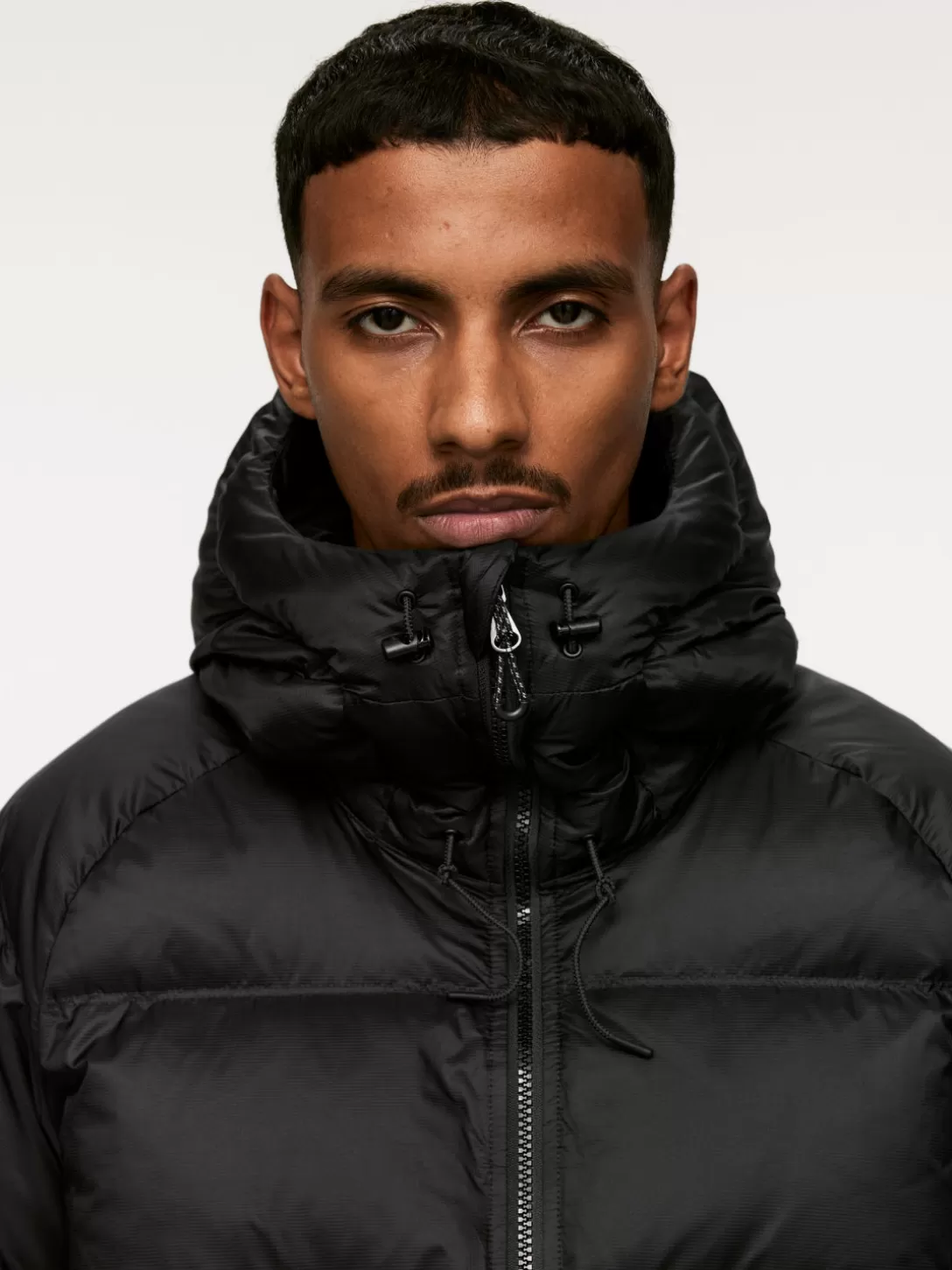 ARKET Giacche Sportive in Piumino Rigenerato - Moda Sportiva con Materiali Riciclati 

Giacca Multifunzionale ARKET - Piumino Ecologico per Attività Outdoor 

Giacche Urban Recycled di ARKET - Soluzioni Moderne per Lo Sport e Il Tempo Libero 

（+++，，。，）