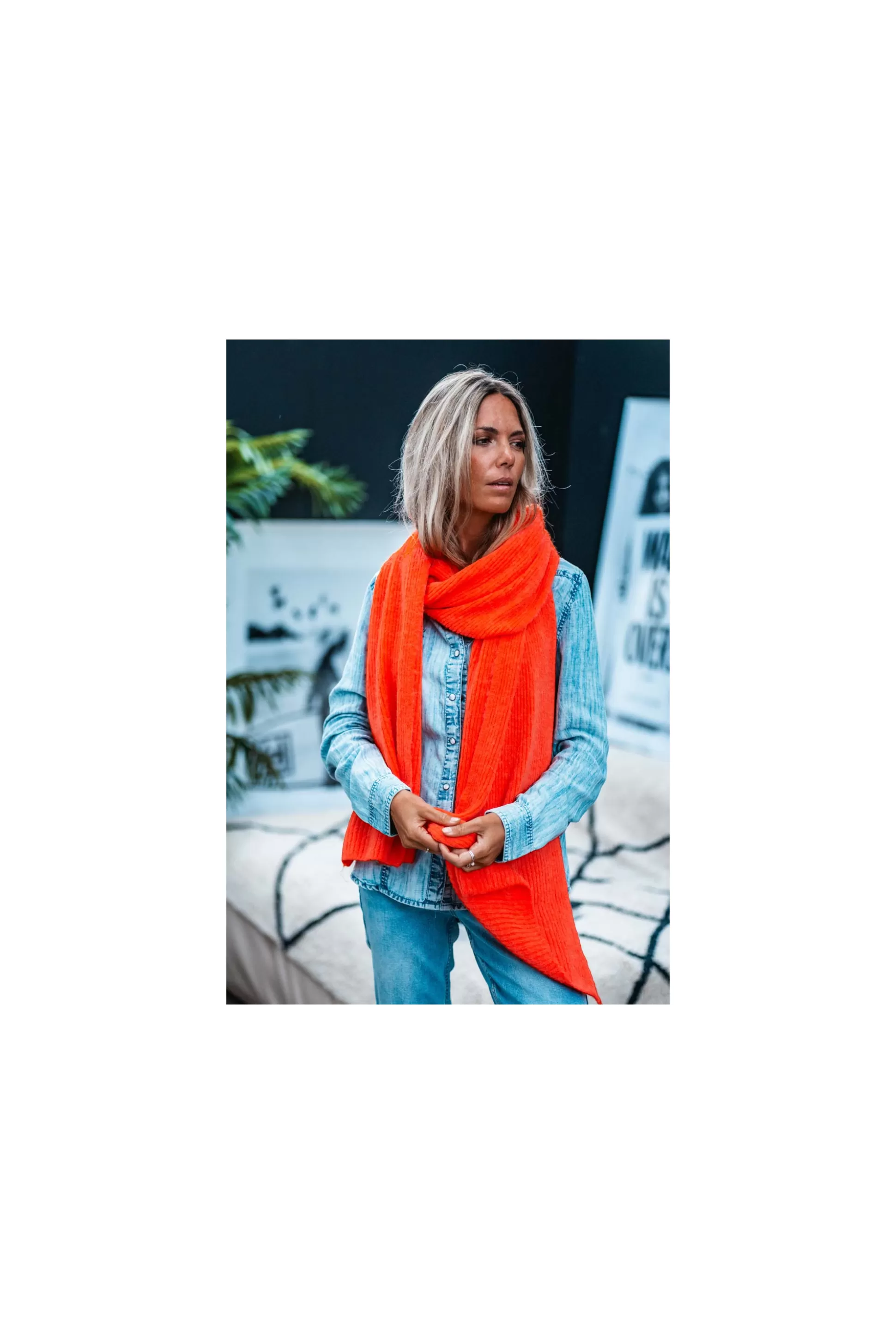 Sciarpa Autunno/Inverno - Tinta Arancione Delicata con Sconto Speciale per Accessori Stilistici
