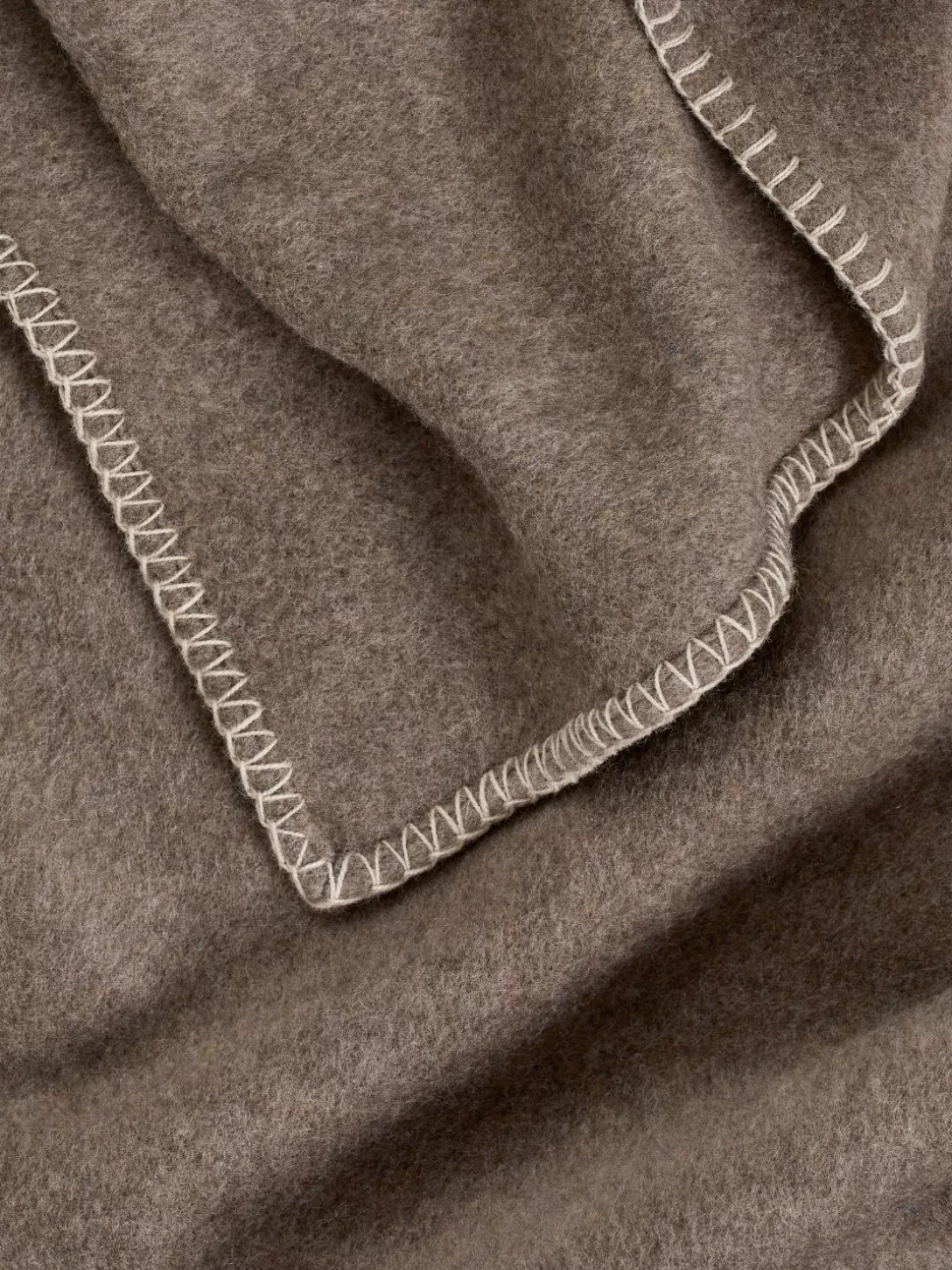 ARKET Coperta in Lana Vergine - Calda Avvolgente con Design Nordico, Tessuto Sostenibile per Inverni Accoglienti