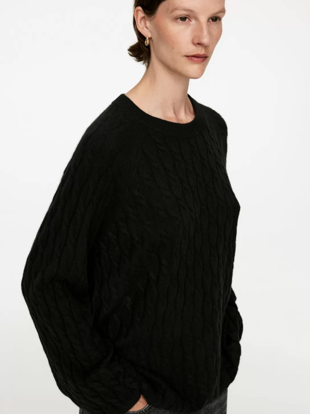 Maglione invernale a trecce in Kashmir e Lana Pura - Cardigan artigianali con lavorazione a mano per autunno-inverno 

Maglioni oversize con motivo a treccia - Lana pregiata e cashmere per un comfort naturale 

Cardigan lavorati a maglia con filati misti - Lana vergine e Kashmir per temperature fredde 

Maglioni invernali con motivo a treccia - Realizzati a mano con filati premium di cashmere e lana cardata