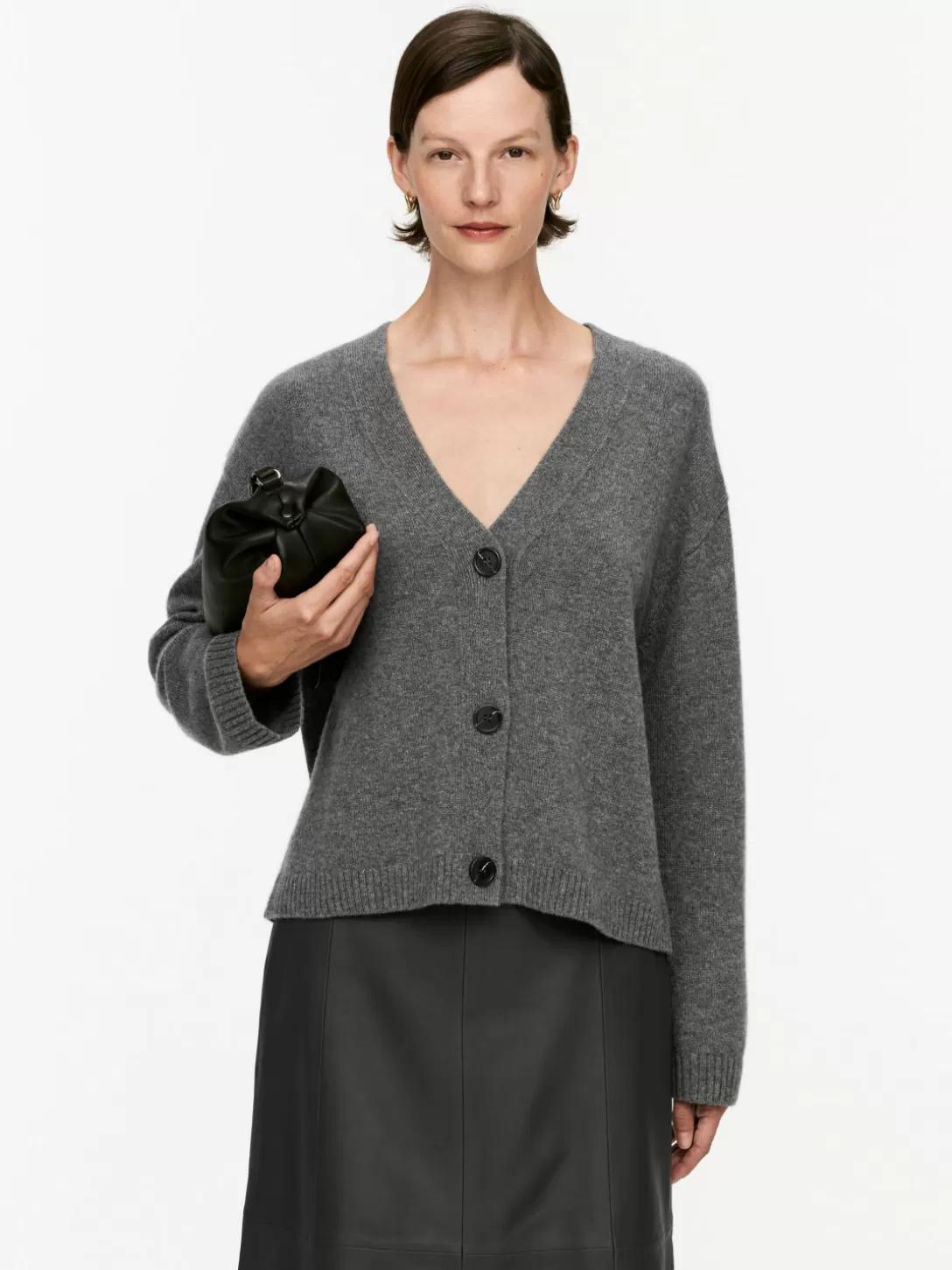 Maglioni e Cardigan in Pura Lana Kashmir - Collezione Autunno ARKET con Design Tradizionale e Confortevole