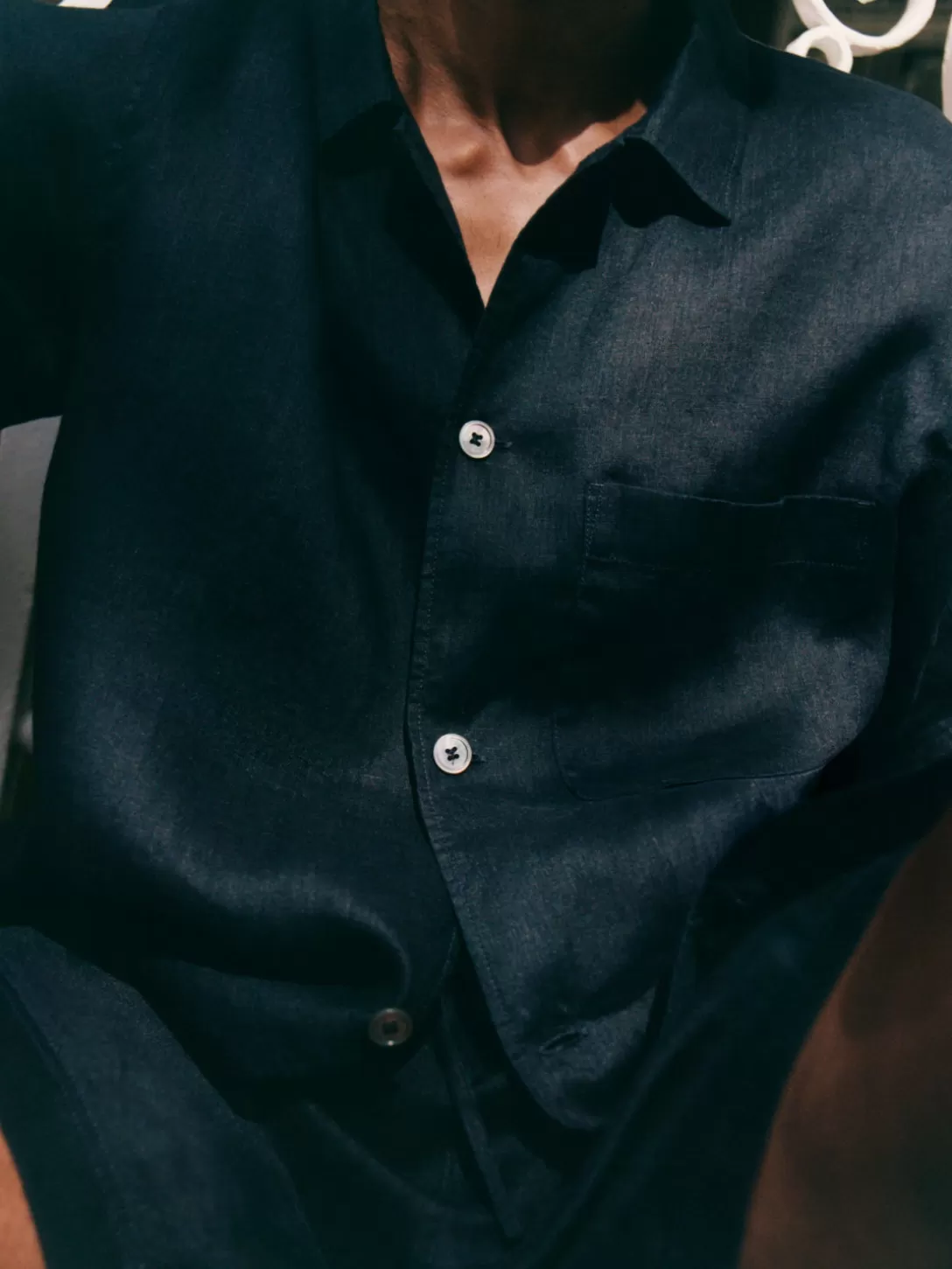 Camicia corta ARKET in tessuto morbido - Ideale per look casual e momenti di relax