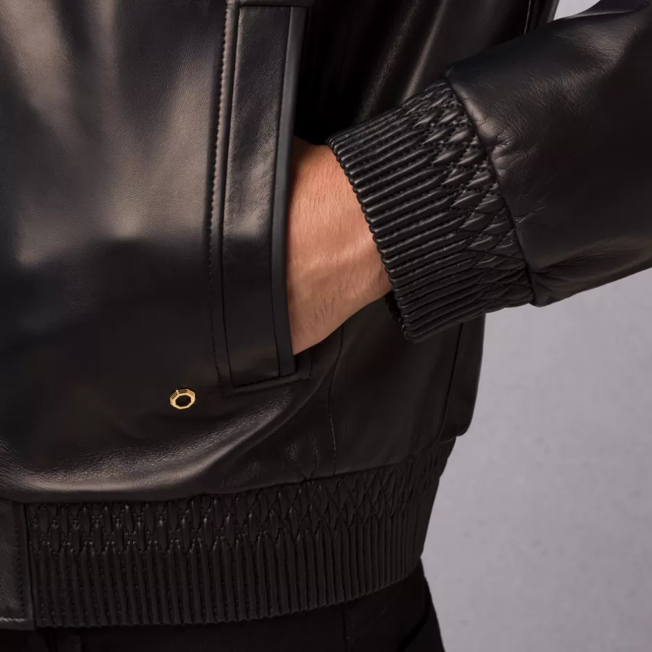 Giubbotto Iconico in Pelle d'Agnello Suprema - Collezione Esclusiva Stefano Ricci 

Precisi dettagli artigianali, design senza tempo per un capo outerwear di lusso che celebra l'eccellenza del Made in Italy.