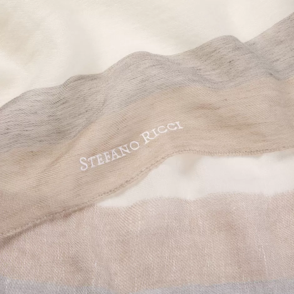 Sciarpa Elegante in Lino Puro e Pashmina | Collezione Primavera Stefano Ricci 

Sciarpa Unisex con Trama Jacquard | Lino Italiano e Cashmere Himalayano - Edizione Limitata Ricci 

Elegante Sciarpa Oversize Lino-Cashmere | Confezione Artigianale Stefano Ricci 24/25