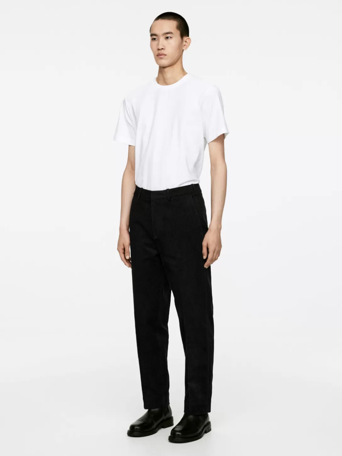 Pantaloni urbani ARKET - Stile Manchester in velluto casual  

Ispirati allo stile britannico, pantaloni versatili per look quotidiani  

Comodi pantaloni ARKET con design retrò e taglio moderno  

Velluto strutturato Manchester - Pantaloni unisex per outfit urbani  

(：，/，，)