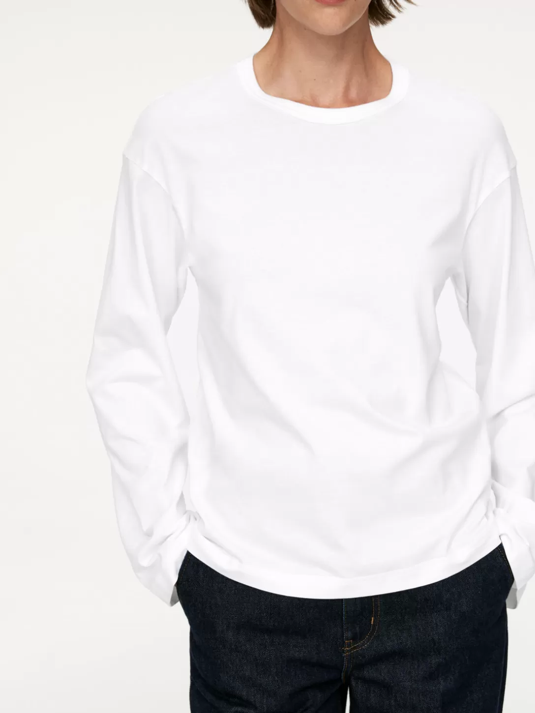Maglietta Oversize ARKET - Comoda e Versatile per Stile Urbano Unisex 

Moda Casual Contemporanea con Taglio Ampio - Da Uomo e Donna