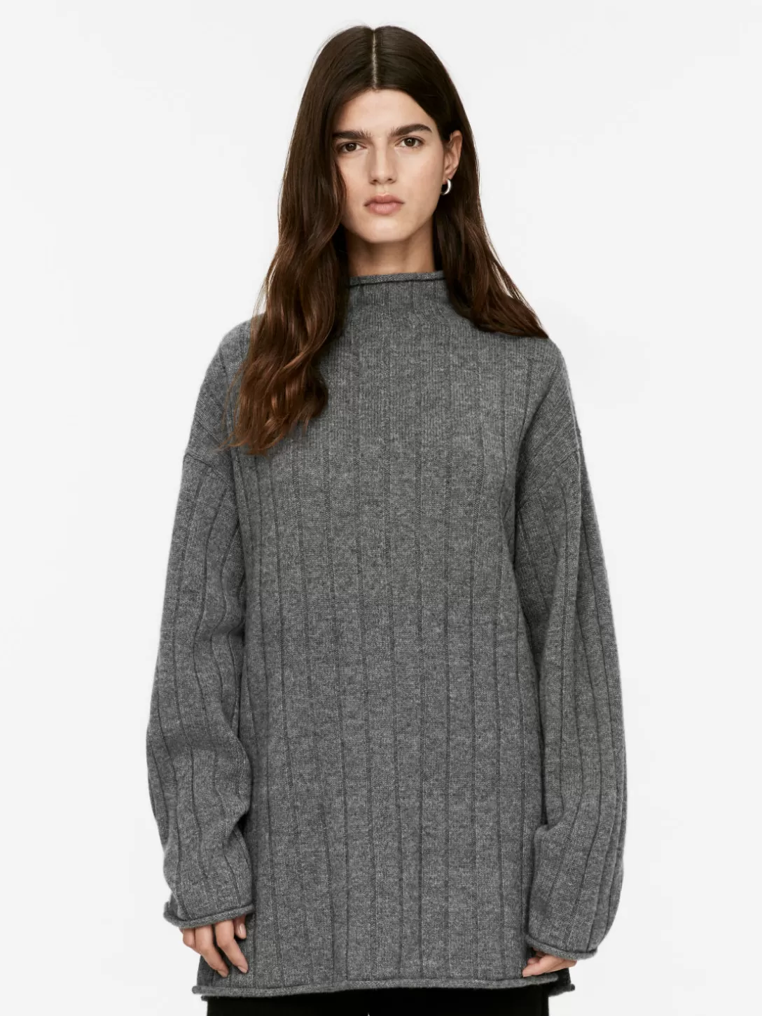 Maglione invernale ARKET in cashmere e lana - Intreccio a coste per un comfort stagionale, capo essenziale per l'autunno-inverno con eleganza senza tempo.
