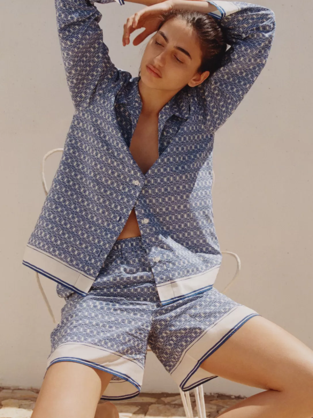 Maglioni e Cardigan in Tessuto Lyocell con Cotone - Shorts Confortevoli per Look Casual e Stile Naturale  

Abbinamento Perfetto tra Trama Aria Leggera e Design Funzionale, Ideale per Tutto il Giorno