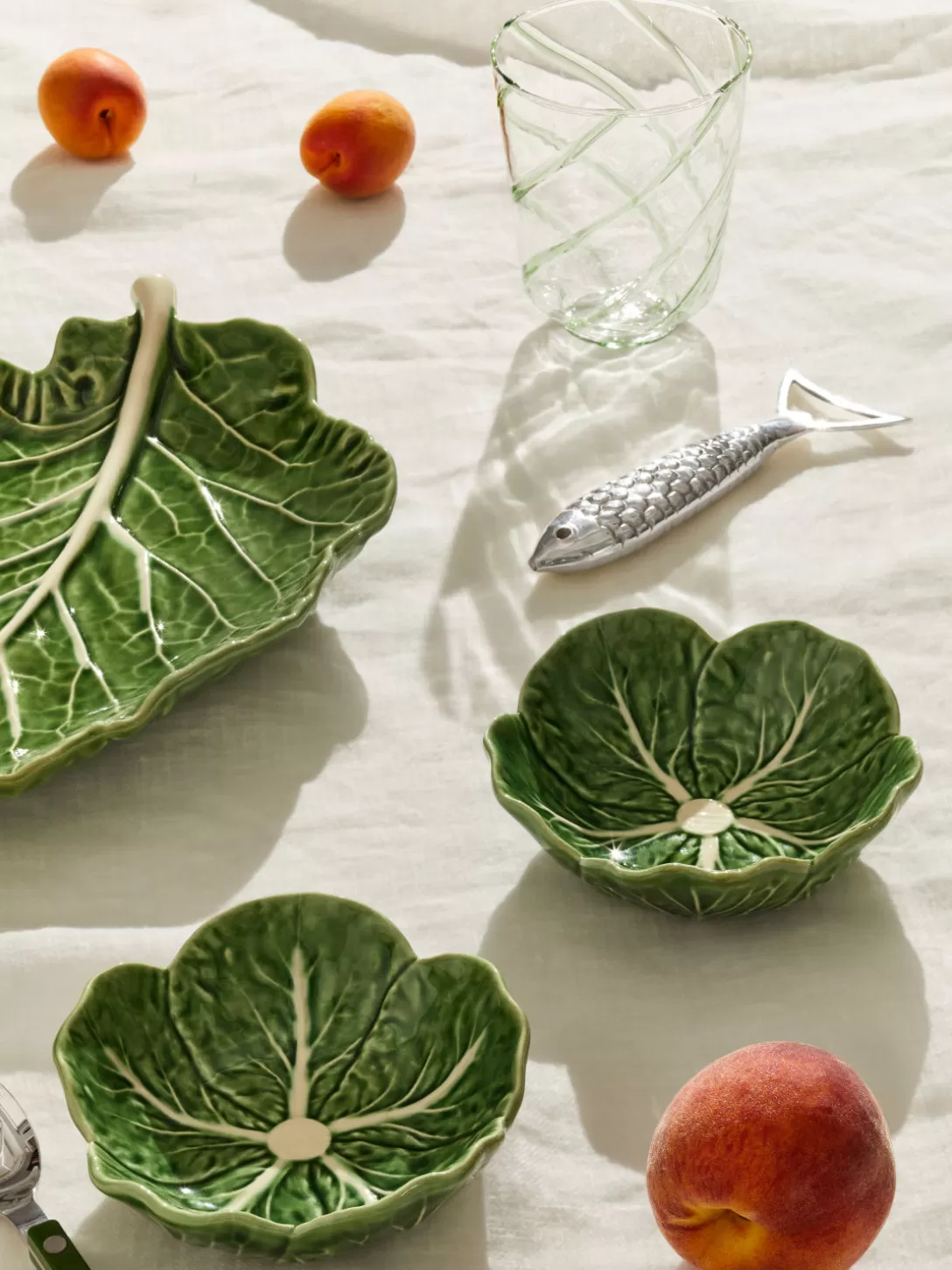 Elegante apribottiglie placcato argento ARKET - accessorio da tavola con design raffinato per posate e utensili da cucina