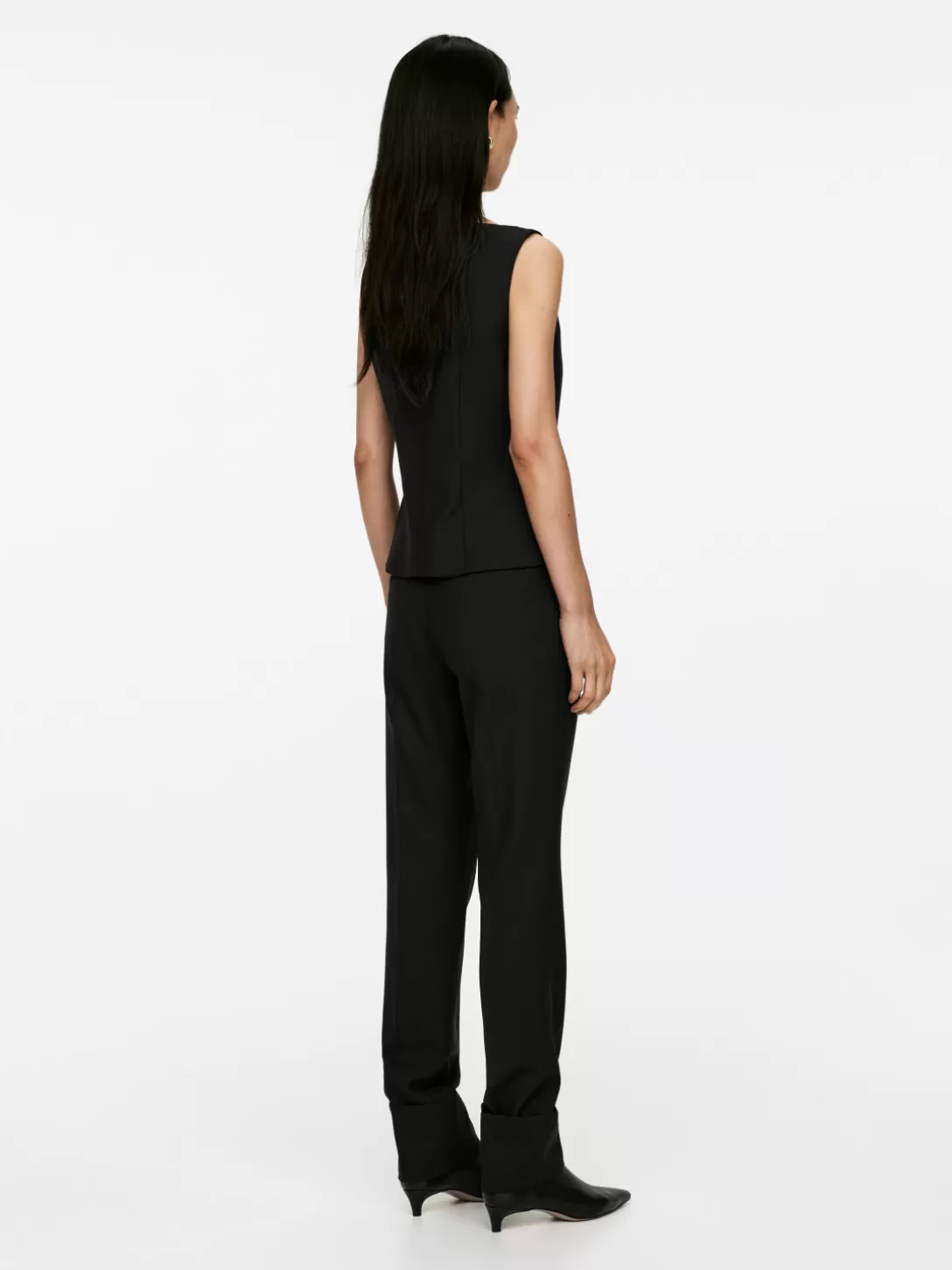Pantaloni Slim Fit ARKET - Confortevoli e Su Misura con Taglio Moderno
