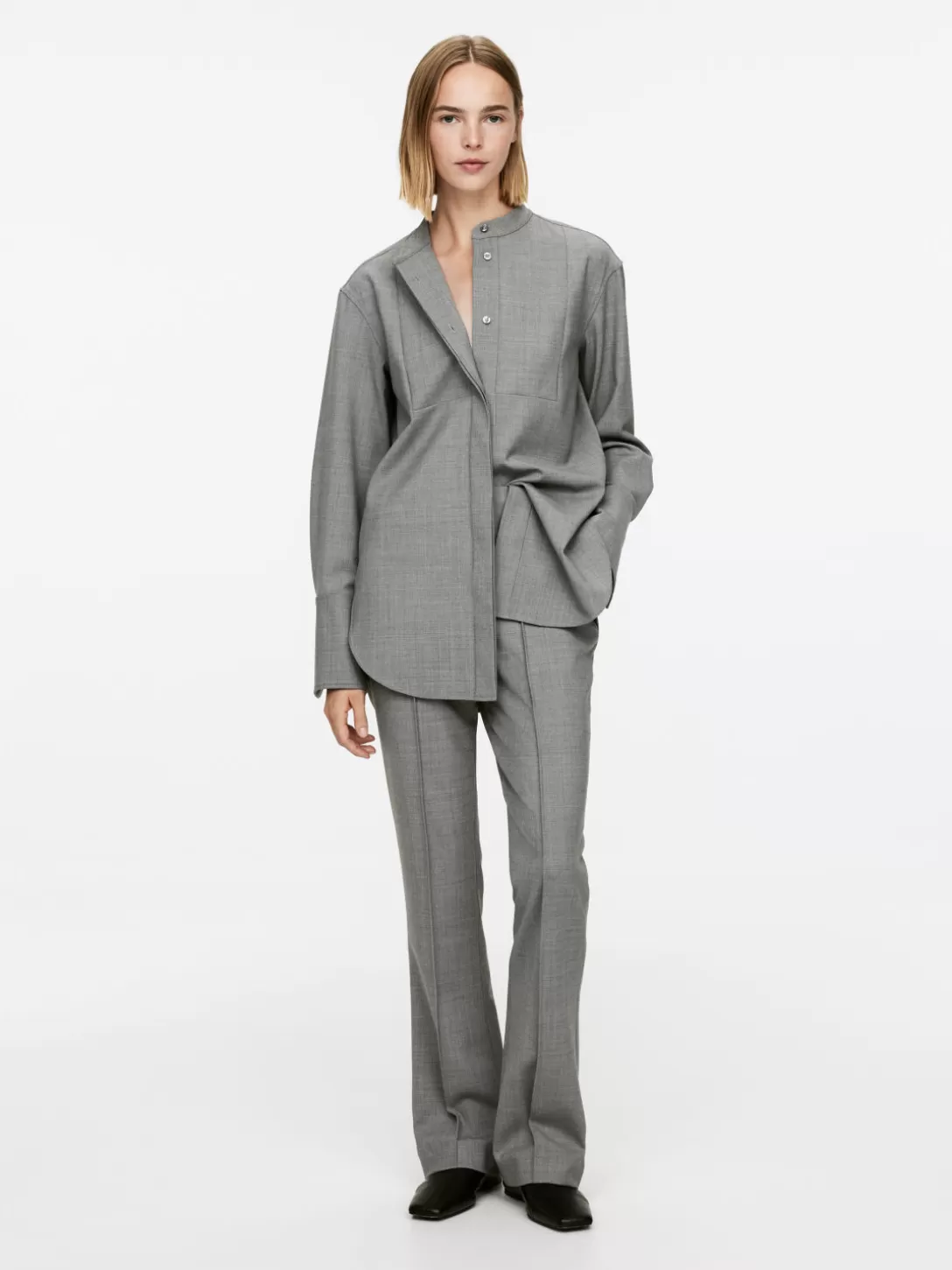 ARKET Pantaloni Slim in Lana Merino - Design Essenziale con Cuciture Rinforzate (Collezione Autunno/Inverno)