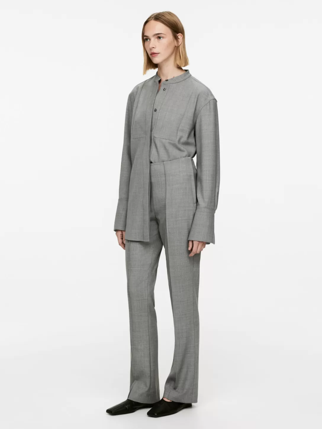 ARKET Pantaloni Slim in Lana Merino - Design Essenziale con Cuciture Rinforzate (Collezione Autunno/Inverno)