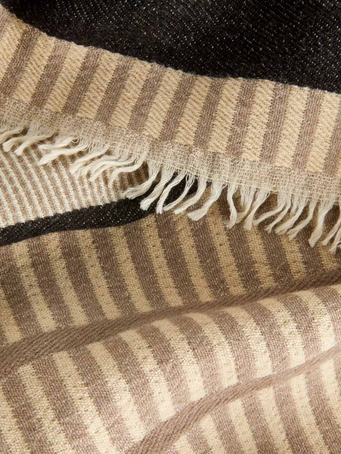 Coperta in Lana Pura ARKET - Avvolgiti nel Calore Morbido  
Mantello Termico con Fibra Naturale - Design Scandinavo  
Tessuto Lanoso Isolante per Inverni Accoglienti