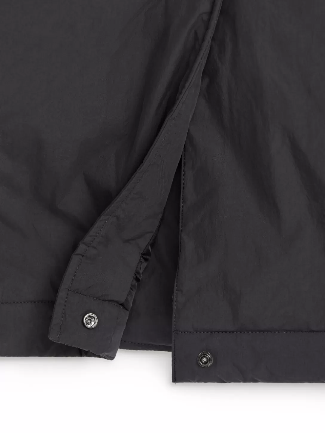 Arket | Giacche Imbottite e Cappotti Invernali - Collezione Essential con Design Funzionale