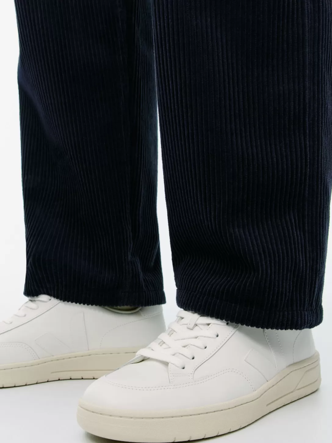 ARKET Sneakers Veja V12 - Scarpe sportive in pelle ecologica con design minimalista | Scarpe casual unisex