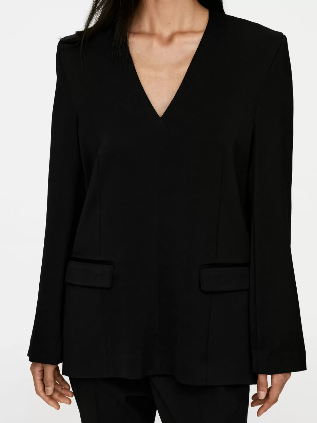 Bluse e Camicie con Scollatura a V di ARKET - Giacca Elegante per Look Sofisticati, Completa il Tuo Stile con T-shirt Minimaliste